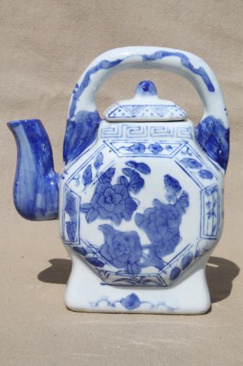 photo of Chinese porcelain teapots, traditional style blue & white china tea pot lot #3