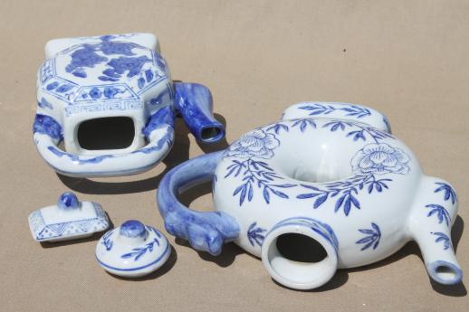 photo of Chinese porcelain teapots, traditional style blue & white china tea pot lot #7