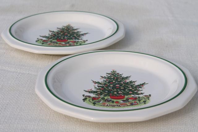 photo of Christmas Heritage Pfaltzgraff luncheon plates set of 12, holiday tree pattern #5