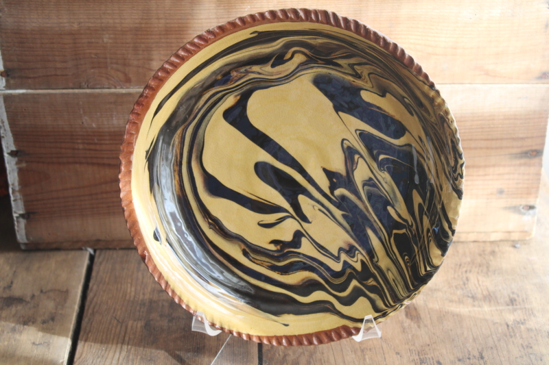 photo of Colonial Williamsburg reproduction slip glaze pottery pie pan, marbled brown yellow ware red clay plate #1