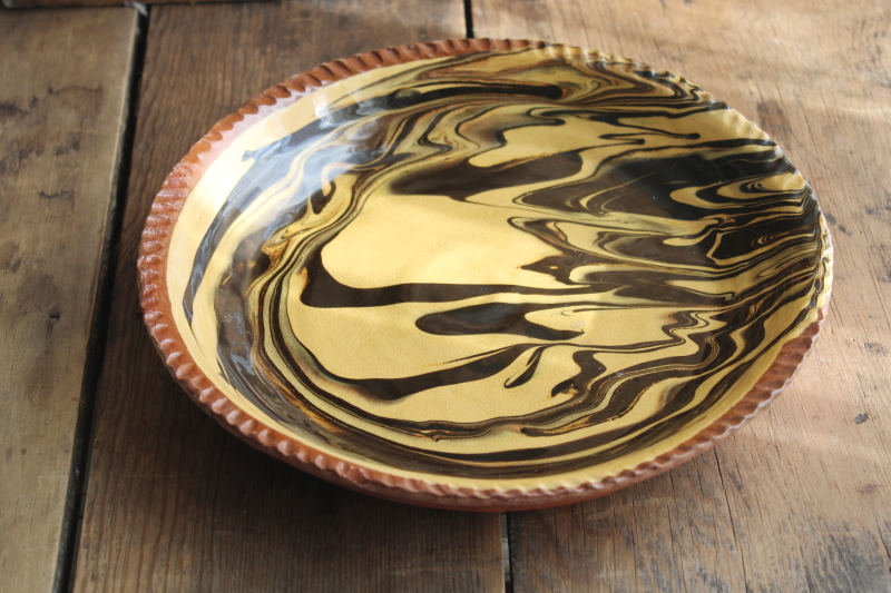 photo of Colonial Williamsburg reproduction slip glaze pottery pie pan, marbled brown yellow ware red clay plate #2