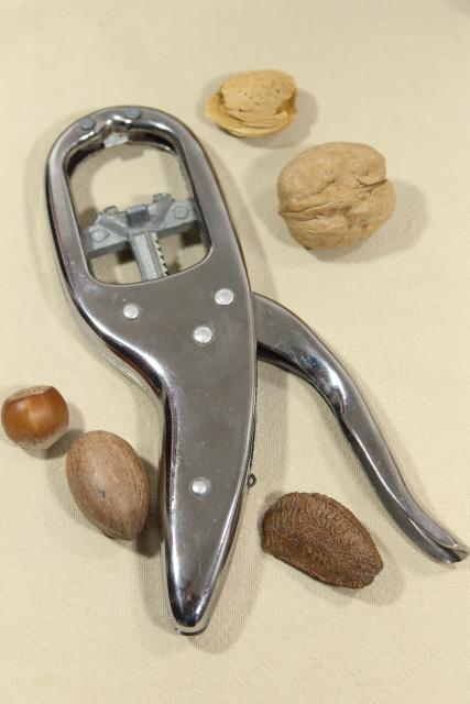 photo of Crackerjack vintage ratcheting action nut splitter walnut nutcracker #2