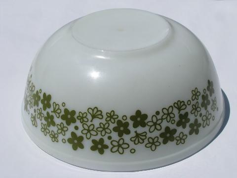 photo of Crazy Daisy retro green flowers vintage Pyrex kitchen glass mixing bowl #2