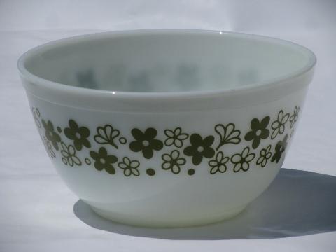 photo of Crazy Daisy retro green flowers vintage Pyrex kitchen glass mixing bowl #1