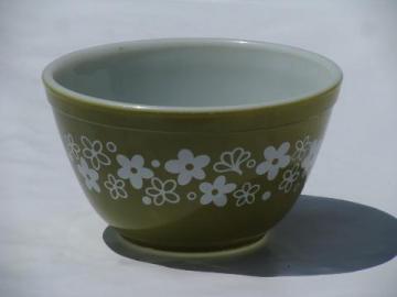 catalog photo of Crazy Daisy retro green flowers vintage Pyrex kitchen glass mixing bowl