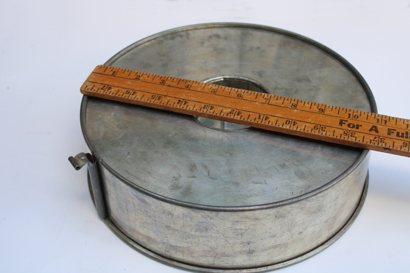 photo of Cream City embossed tinned steel spring form cake pan, large round ring mold 1930s or 40s vintage  #5