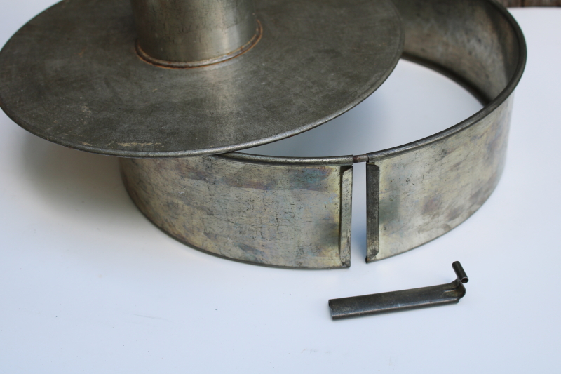 photo of Cream City embossed tinned steel spring form cake pan, large round ring mold 1930s or 40s vintage  #7