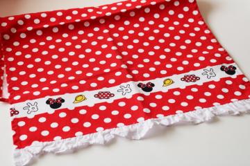 catalog photo of Disney Parks Minnie Mouse border red dotted ruffled cotton tea towel, never used 