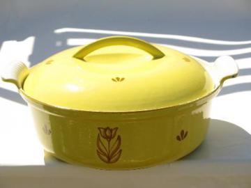 catalog photo of Dru - Holland, vintage tulip sprig cast iron enamel dutch oven, rare yellow