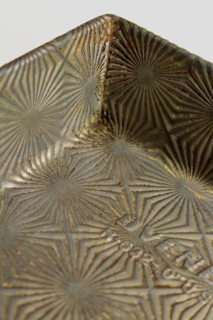 photo of Ekco Ovenex vintage baking pans, waffle textured & starburst pattern stamped metal #4