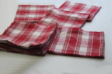 catalog photo of French country style red, flax, cream plaid napkins, heavy cotton fabric cloth napkin set