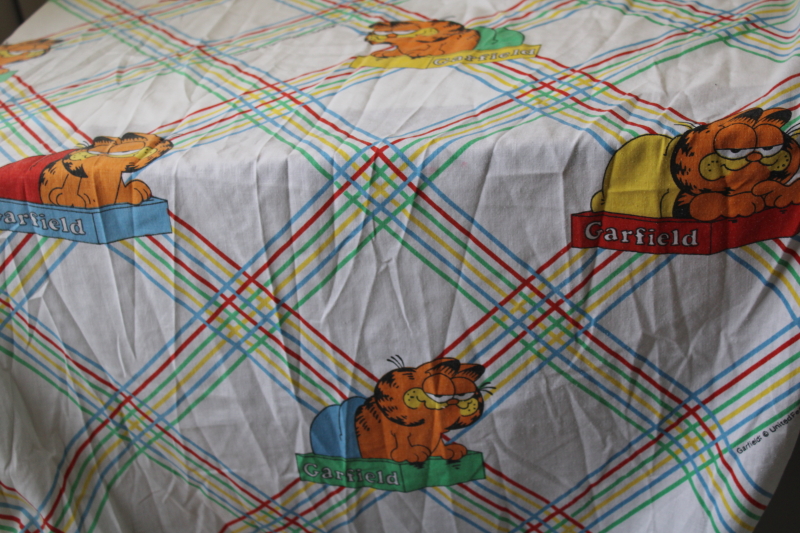 photo of Garfield print poly blend twin bed sheet cutter fabric 80s 90s vintage #6