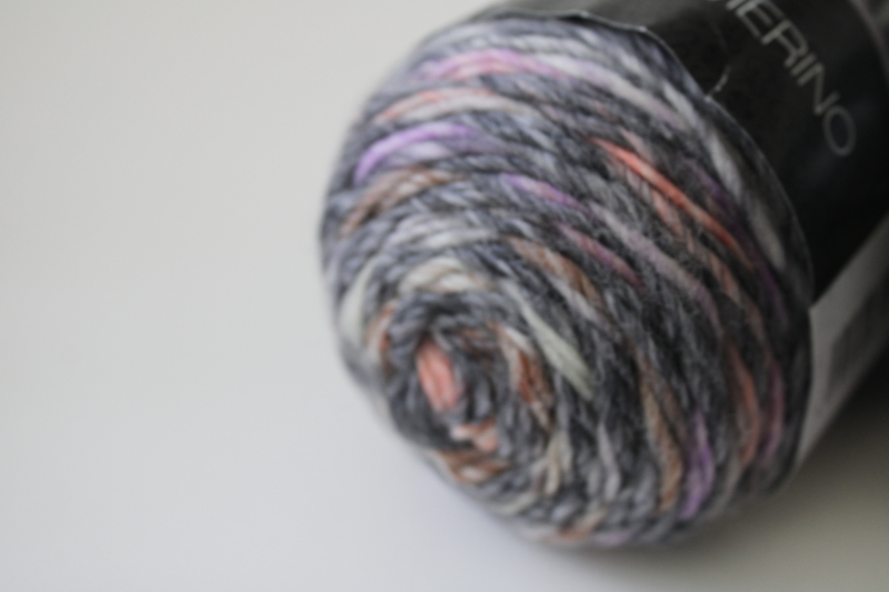 photo of Gomitolo Merino Lana Grossa 100% wool yarn, three balls gray lavender pink color 013 discontinued  #2
