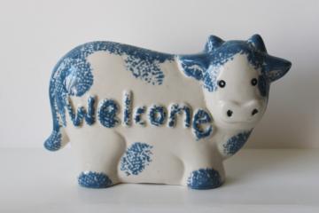 catalog photo of Hermitage Pottery 90s vintage Welcome sign cow figurine blue spongeware stoneware 