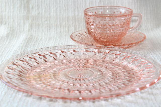 photo of Holiday buttons and bows pattern pink depression glass dishes set, 1940s vintage Jeannette glass #3