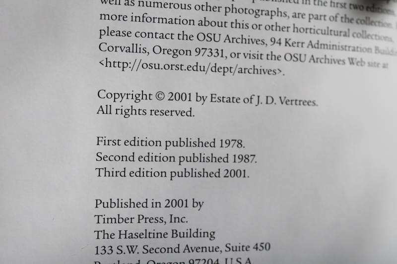 photo of Japanese Maples 3rd edition J D Vertrees Timber Press tree varieties & culture #3