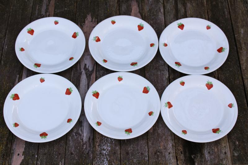 photo of Knowles pottery strawberry dinner plates, red strawberries border vintage china #1