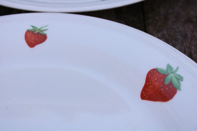 photo of Knowles pottery strawberry dinner plates, red strawberries border vintage china #2