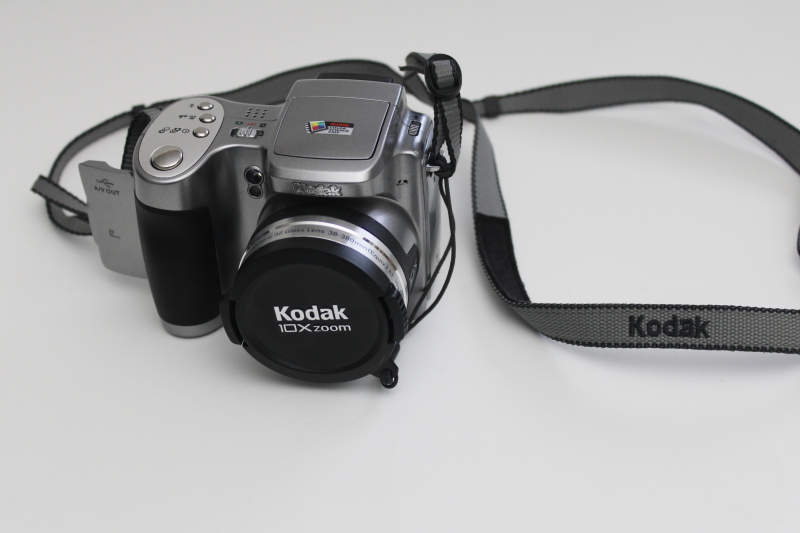 photo of Kodak EasyShare Z740 digital camera, powers on, works #4