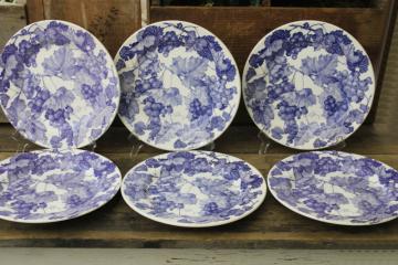 catalog photo of La Primula Italian ceramic dinner plates grapes pattern vintage blue & white dishes