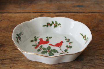 catalog photo of Lefton Japan Christmas holly & cardinals birds soap dish, 1980s vintage 