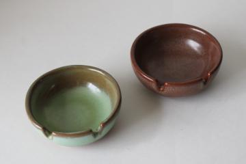 catalog photo of MCM vintage Frankoma pottery ashtrays, prairie green & plainsman brown glaze 