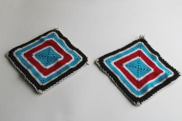 catalog photo of MCM vintage crochet cotton pot holders, mod square blocks w/ colored bands & black 