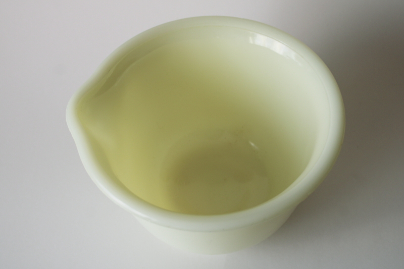 photo of MCM vintage uranium green glow yellow custard glass bowl Hamilton Beach mixer bowl w/ spout  #2