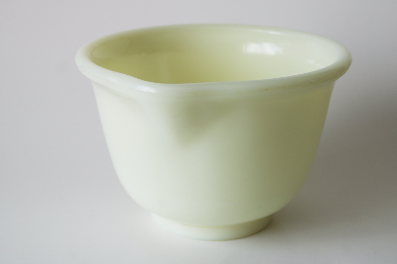 photo of MCM vintage uranium green glow yellow custard glass bowl Hamilton Beach mixer bowl w/ spout  #4