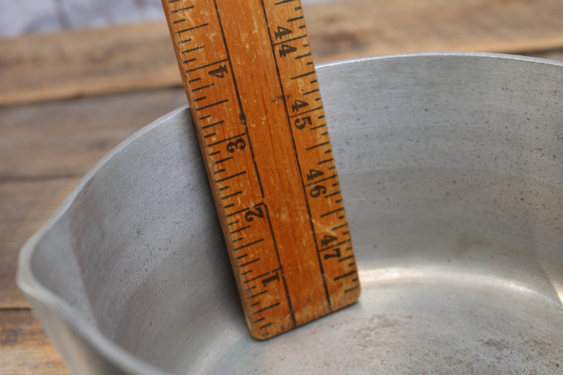 photo of Magnalite Wagner Ware Sidney O vintage cast aluminum pans w/ lids, 4680 1 qt & 4682 2 qt saucepans #4