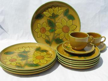 catalog photo of Metlox Poppytrail vintage pottery dinnerware, gold Dahlia sunflowers