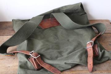 catalog photo of Monarch Brand vintage Duluth Pack canoe pack, green drab canvas & leather backpack 