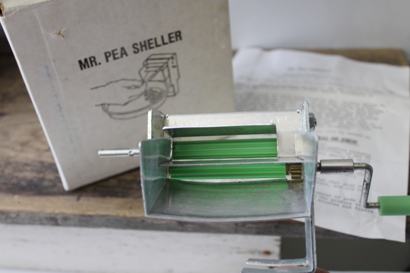 photo of Mr Pea Sheller vintage hand crank kitchen tool for processing home garden green peas #3