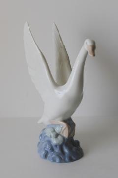 catalog photo of Nao Lladro porcelain flying goose or duck figurine, white bird w/ upraised wings 