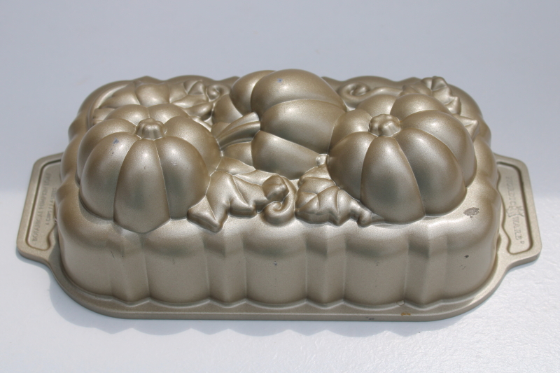 photo of Nordic Ware botanical pumpkin loaf pan, fall harvest season cake baking pan #1