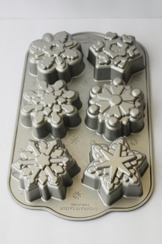 photo of Nordic Ware cakelet winter holiday snowflakes mini cakes baking pan #1