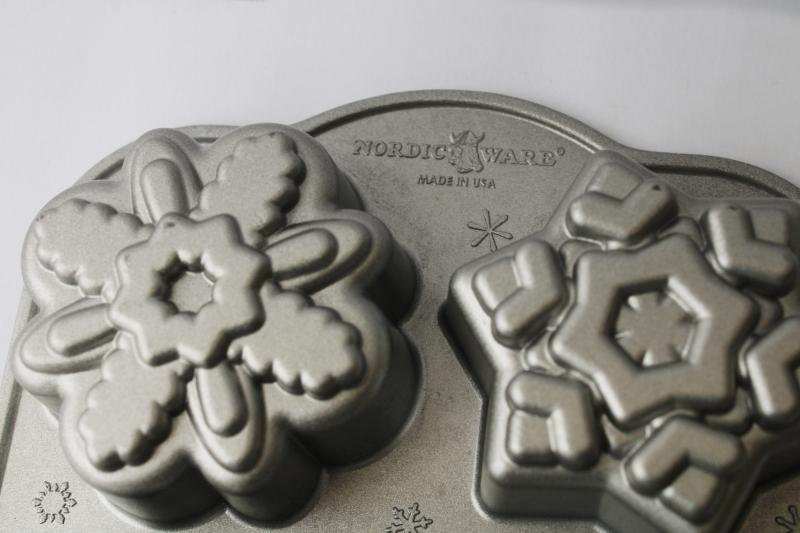 photo of Nordic Ware cakelet winter holiday snowflakes mini cakes baking pan #2