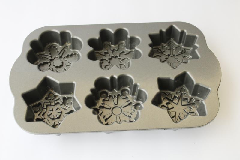 photo of Nordic Ware cakelet winter holiday snowflakes mini cakes baking pan #4