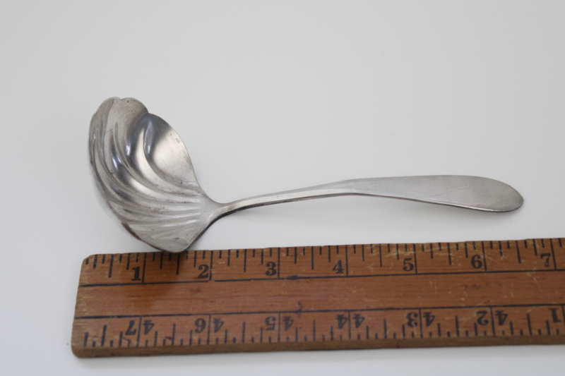 photo of Original Wm Rogers vintage silver plate cream or sauce ladle w/ scallop shell shape #2