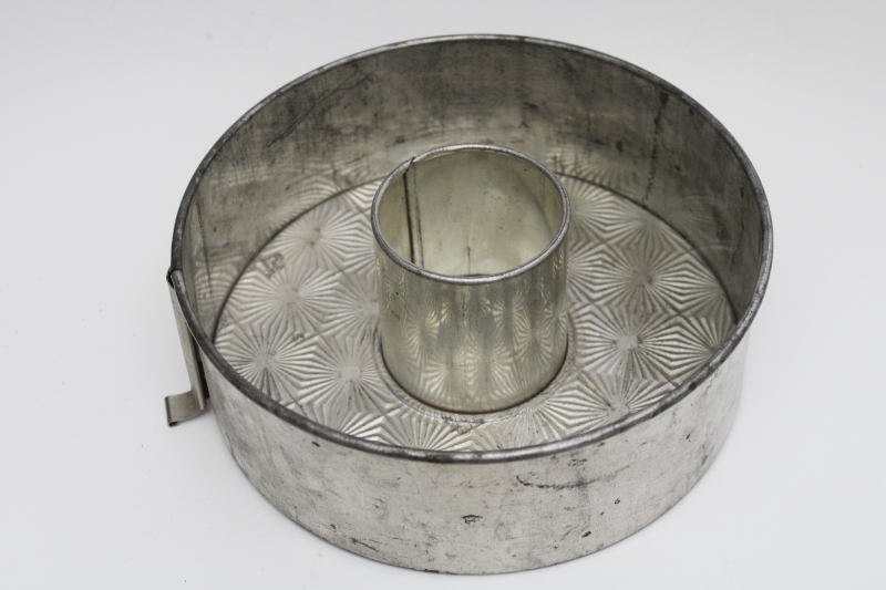 photo of Ovenex starburst texture round ring spring form baking pan, 1930s 40s vintage kitchenware #1