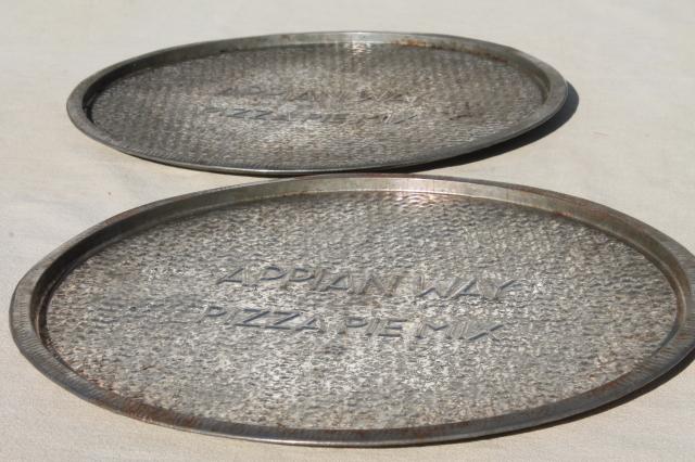 photo of Ovenex type vintage baking pans, two round trays Appian Way pizza pie plates #2