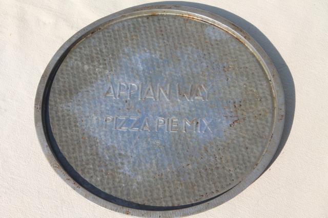 photo of Ovenex type vintage baking pans, two round trays Appian Way pizza pie plates #4