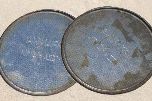 photo of Ovenex type vintage baking pans, two round trays Appian Way pizza pie plates #6