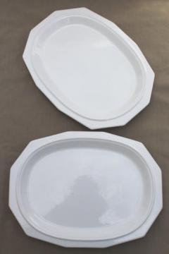 catalog photo of Pfaltzgraff Heritage pattern platter set, USA vintage white stoneware platters