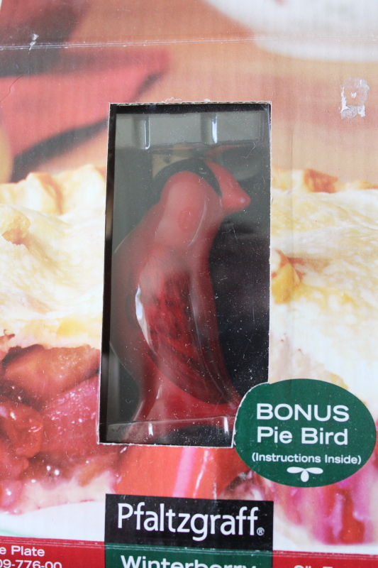 photo of Pfaltzgraff Winterberry holly pie pan & red cardinal pie bird new in pkg vintage #2