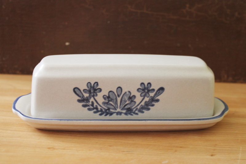 photo of Pfaltzgraff Yorktowne blue print vintage stoneware pottery butter dish, covered butter plate  #1