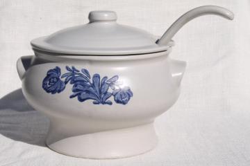 catalog photo of Pfaltzgraff Yorktowne soup tureen w/ ladle, blue & white pottery covered serving bowl