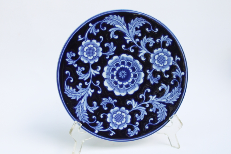 photo of Pier 1 blue & white porcelain trivet, round tile w/ Mandarin Chinese inspired flowers chinoiserie print  #1