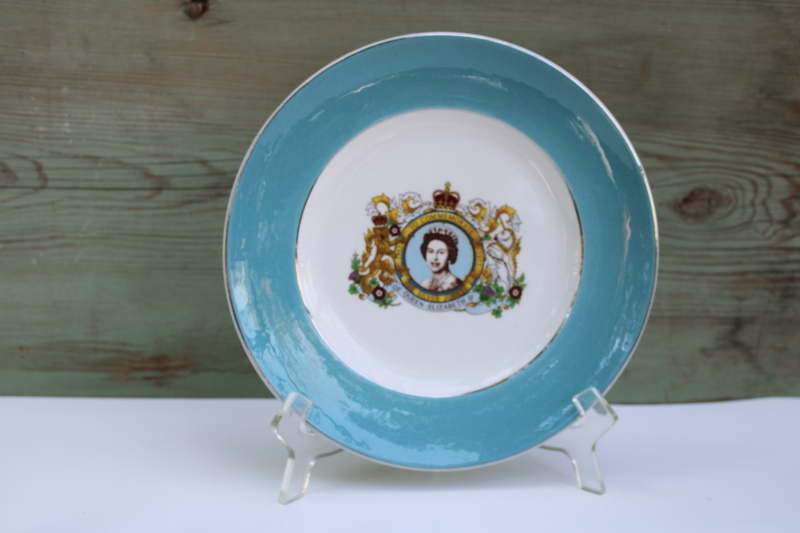 photo of Queen Elizabeth II Silver Jubilee coronation plate vintage 1977 QEII portrait  #1