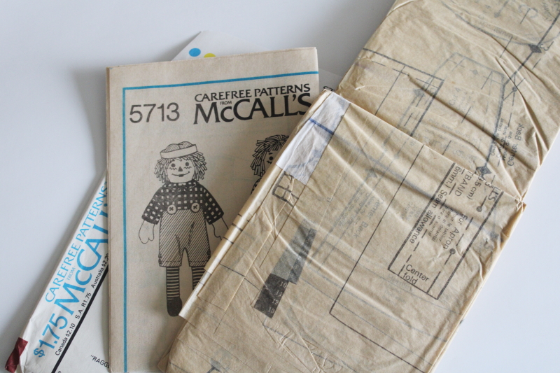 photo of Raggedy Ann & Andy rag dolls to sew in four sizes, 70s vintage sewing pattern #4